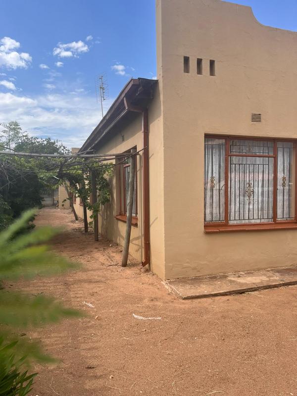 4 Bedroom Property for Sale in Montshioa North West